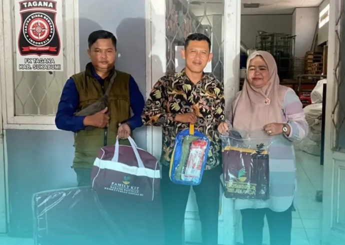 Kegiatan Pemdes Karangtengah Bisa Hari Kamis,23 Oktober 2025.➡️ Menyerahkan Berkas Bantuan Sos (2)