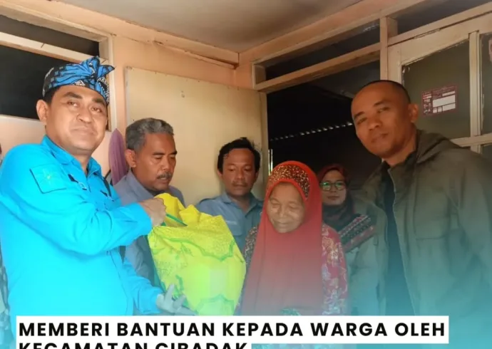 Kegiatan Pemdes Karangtengah Bisa Hari Selasa, 14 Oktobar 2025.➡️ Memberikan Bantuan kepada sa