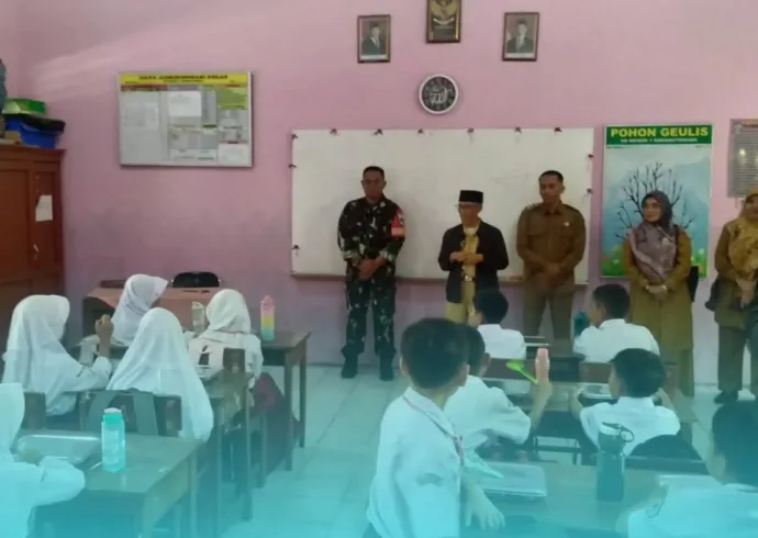 Kegiatan Pemdes Karangtengah Bisa Hari Senin, 14 Juli 2025.➡️ Mendampingi Program Makan Bergiz (2)